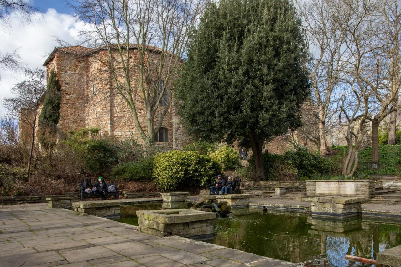 Castle Reach Apartment Колчестер Экстерьер фото